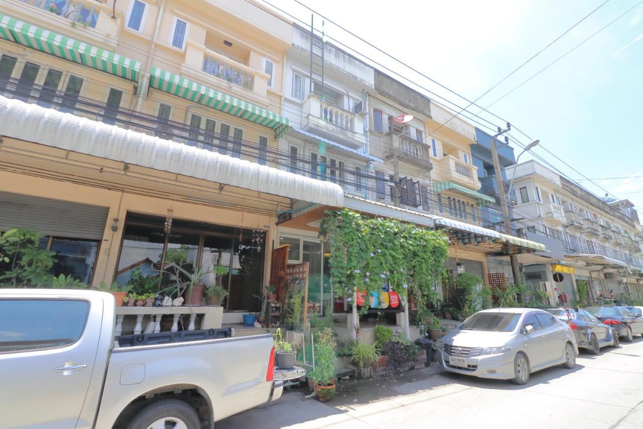 Saen Sabai Hostel Bangkok Exterior foto